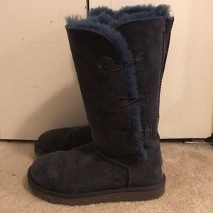 Button, tall UGGS (blue)